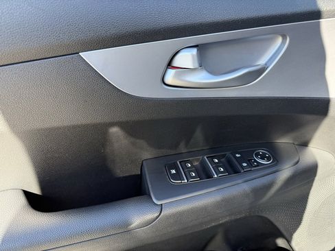 Used 2023 Kia Forte LXS image 17
