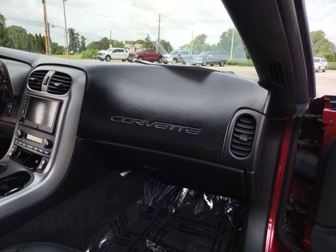 Used 2006 Chevrolet Corvette Convertible w/ Preferred Equipment Group RWD image 24