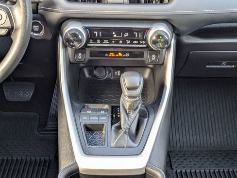 Used 2024 Toyota RAV4 XLE w/ Convenience Package FWD image 20