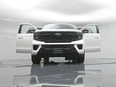 Certified 2025 Ford Expedition Active AWD/4WD image 52