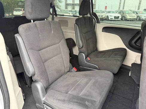 Used 2015 Dodge Grand Caravan SXT w/ Security Group image 33