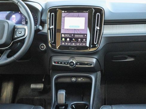 New 2026 Volvo XC40 B5 Core image 24