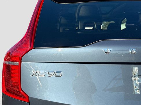 Used 2024 Volvo XC90 B5 Core w/ Climate Package image 10