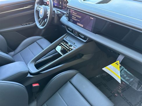 New 2025 Porsche Macan Electric image 16