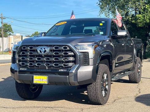 Used 2024 Toyota Tundra Platinum AWD/4WD image 2