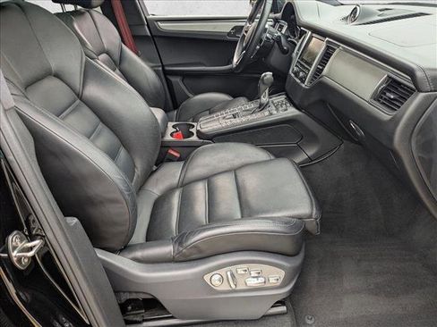 Used 2016 Porsche Macan Turbo image 22