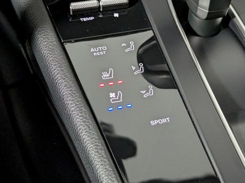 Used 2024 Porsche Macan Base image 21