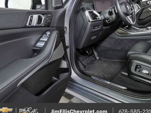 Used 2025 BMW X7 xDrive40i w/ M Sport Package AWD/4WD image 8