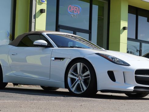 Used 2017 Jaguar F-TYPE Convertible image 6
