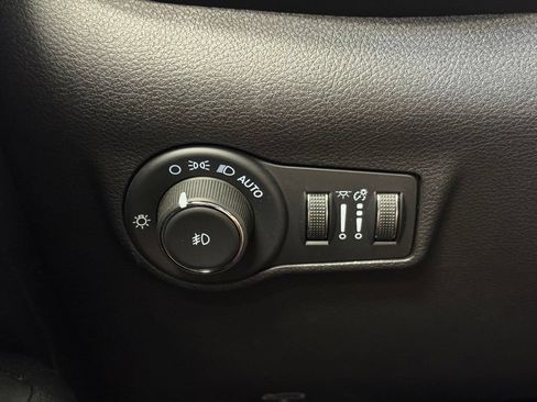 Used 2025 Jeep Compass Latitude w/ Altitude Special Edition AWD/4WD image 31