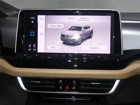 Used 2024 Volkswagen Atlas Cross Sport SE FWD image 36
