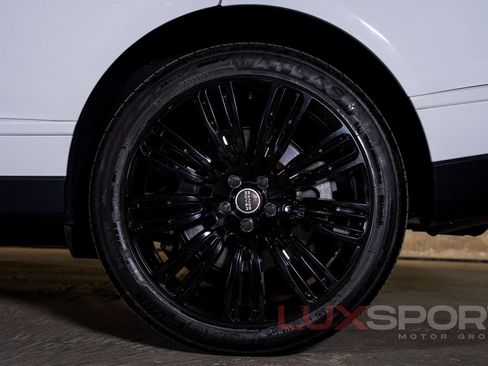 Used 2019 Land Rover Range Rover HSE image 9