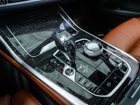 Used 2021 BMW X7 M50i w/ Executive Package image 50