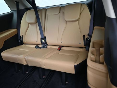 Used 2023 Kia Carnival LX w/ Paint Protection Package FWD image 35