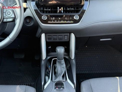 Used 2024 Toyota Corolla Cross LE FWD image 18