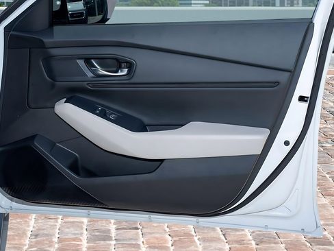 Used 2023 Honda Accord EX image 13