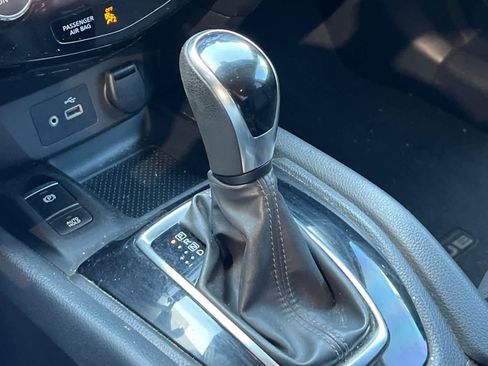 Used 2019 Nissan Rogue SV w/ Premium Package FWD image 24