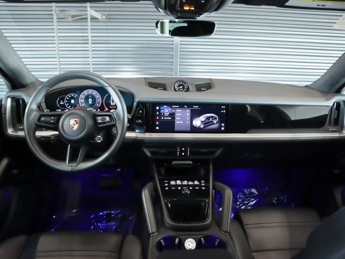Certified 2025 Porsche Cayenne Coupe image 15