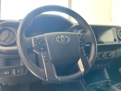 Used 2019 Toyota Tacoma TRD Off-Road AWD/4WD image 14