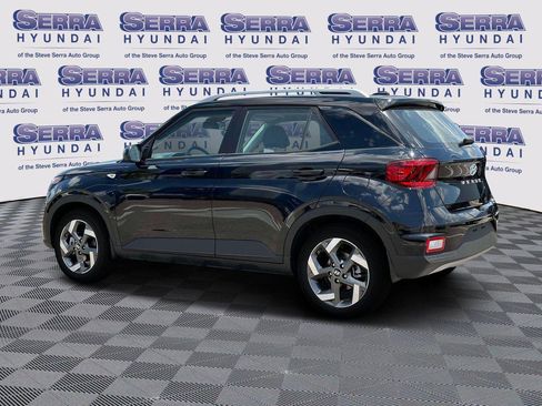 New 2025 Hyundai Venue SEL image 4