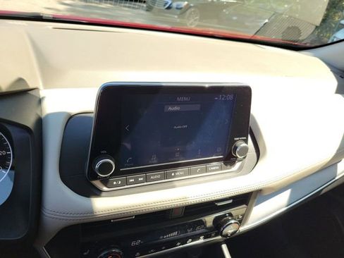 Used 2023 Nissan Rogue SV w/ SV Premium B Package image 20