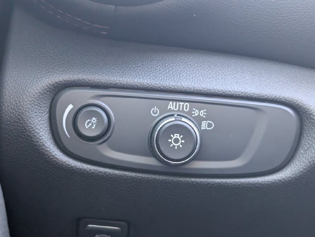 Used 2024 Chevrolet Blazer Premier w/ Enhanced Convenience Package FWD image 25