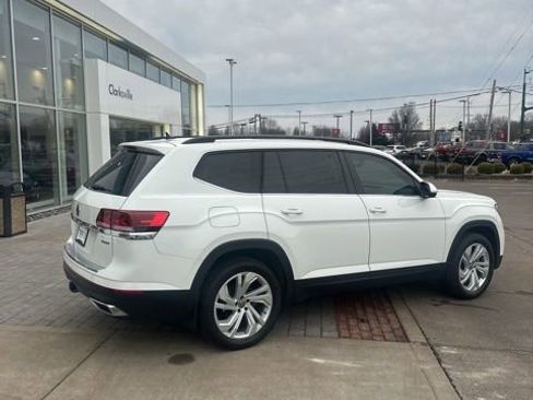 Used 2023 Volkswagen Atlas SE w/ Panoramic Sunroof Package image 9
