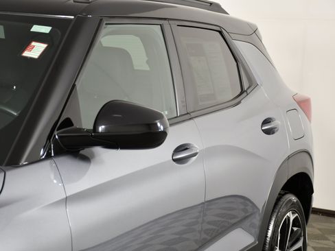 Used 2021 Chevrolet TrailBlazer RS w/ Sun and Liftgate Package image 13