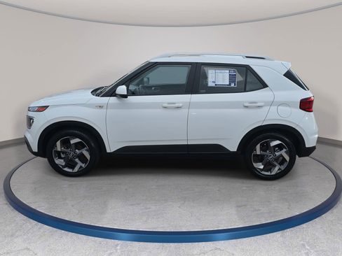 Used 2022 Hyundai Venue SEL w/ Cargo Package image 8