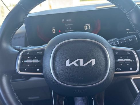 Used 2026 Kia Carnival FWD image 30