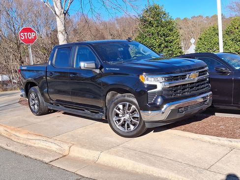 Used 2024 Chevrolet Silverado 1500 LT image 2