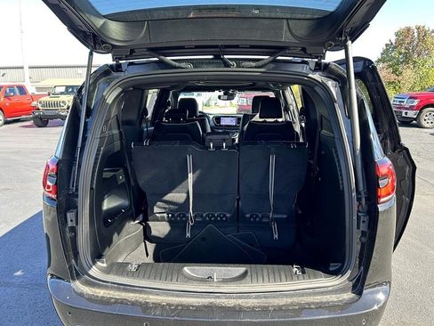 Used 2024 Chrysler Pacifica Limited w/ S Appearance Package image 5