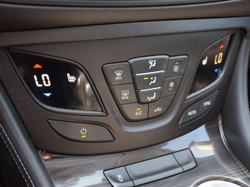 Used 2019 Buick Envision Essence FWD image 29