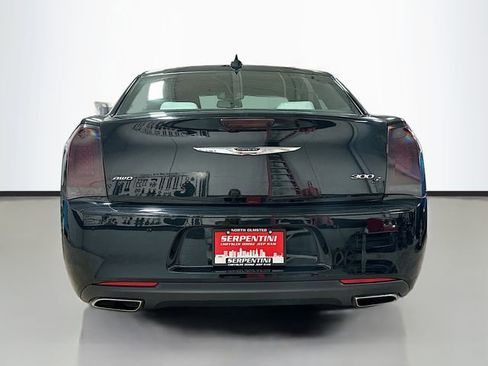 Used 2017 Chrysler 300 S image 7