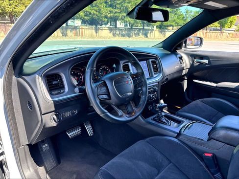 Used 2022 Dodge Charger R/T w/ Plus Group RWD image 17
