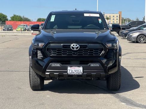 Certified 2025 Toyota Tacoma TRD Off-Road AWD/4WD image 11