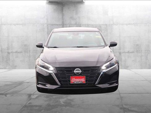 Used 2025 Nissan Altima 2.5 SV FWD image 4
