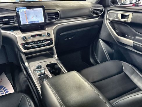 Used 2022 Ford Explorer XLT w/ Equipment Group 202A image 28