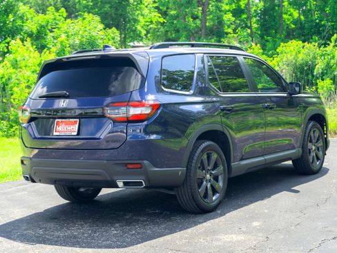 Used 2025 Honda Pilot Sport image 6