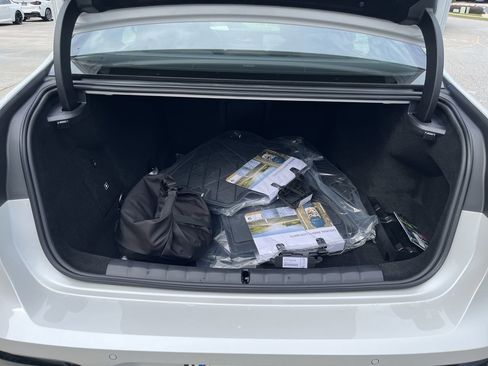 Used 2025 BMW i7 xDrive60 image 34