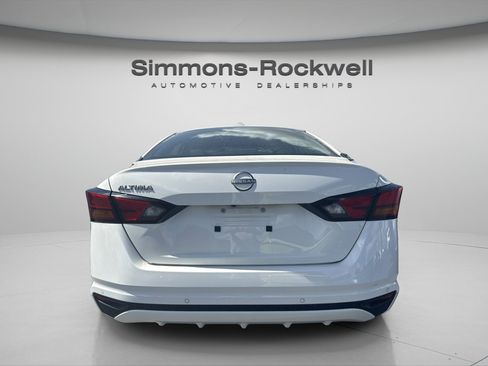 Used 2025 Nissan Altima 2.5 SV FWD image 8