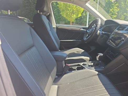 Used 2023 Volkswagen Tiguan SE AWD/4WD image 10