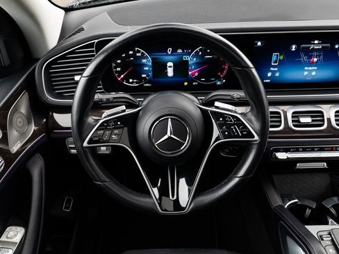 Used 2024 Mercedes-Benz GLS 450 4MATIC image 12