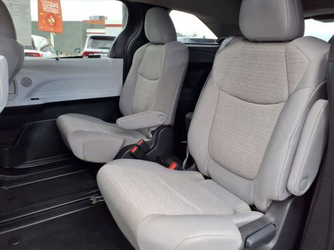 Certified 2025 Toyota Sienna LE FWD image 20