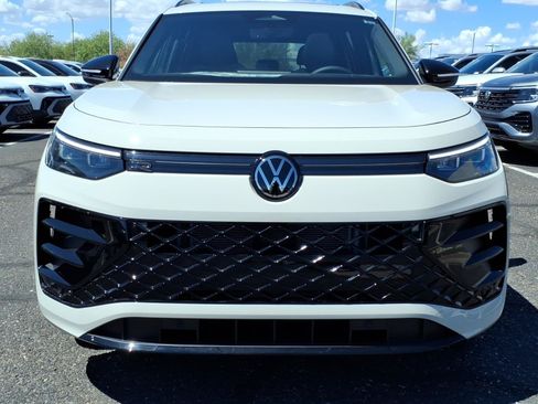 New 2026 Volkswagen Tiguan SE R-Line FWD image 2