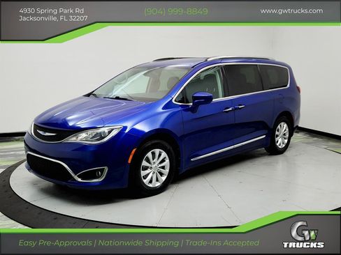 Used 2018 Chrysler Pacifica Touring-L Plus image 1
