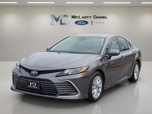 Used 2023 Toyota Camry LE image 2
