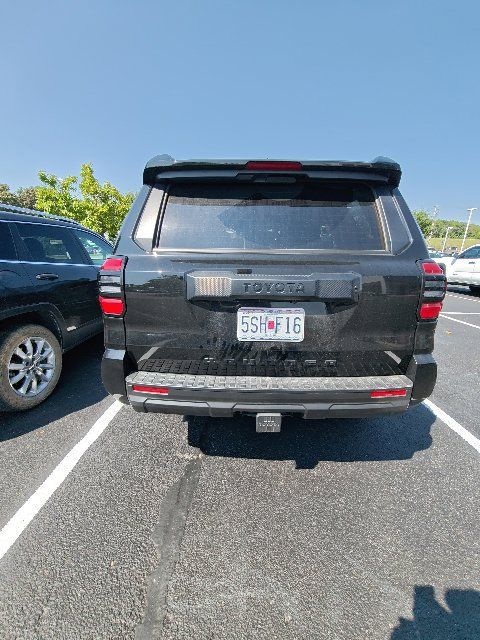 Used 2025 Toyota 4Runner SR5 AWD/4WD image 12