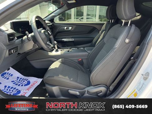 Used 2025 Ford Mustang Coupe RWD image 4