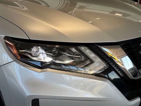 Used 2018 Nissan Rogue SL w/ Premium Package image 11